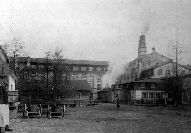 Fotod-jutud-nukud Kärdla kalevivabriku ajast Fotod-jutud-nukud Kärdla kalevivabriku ajast