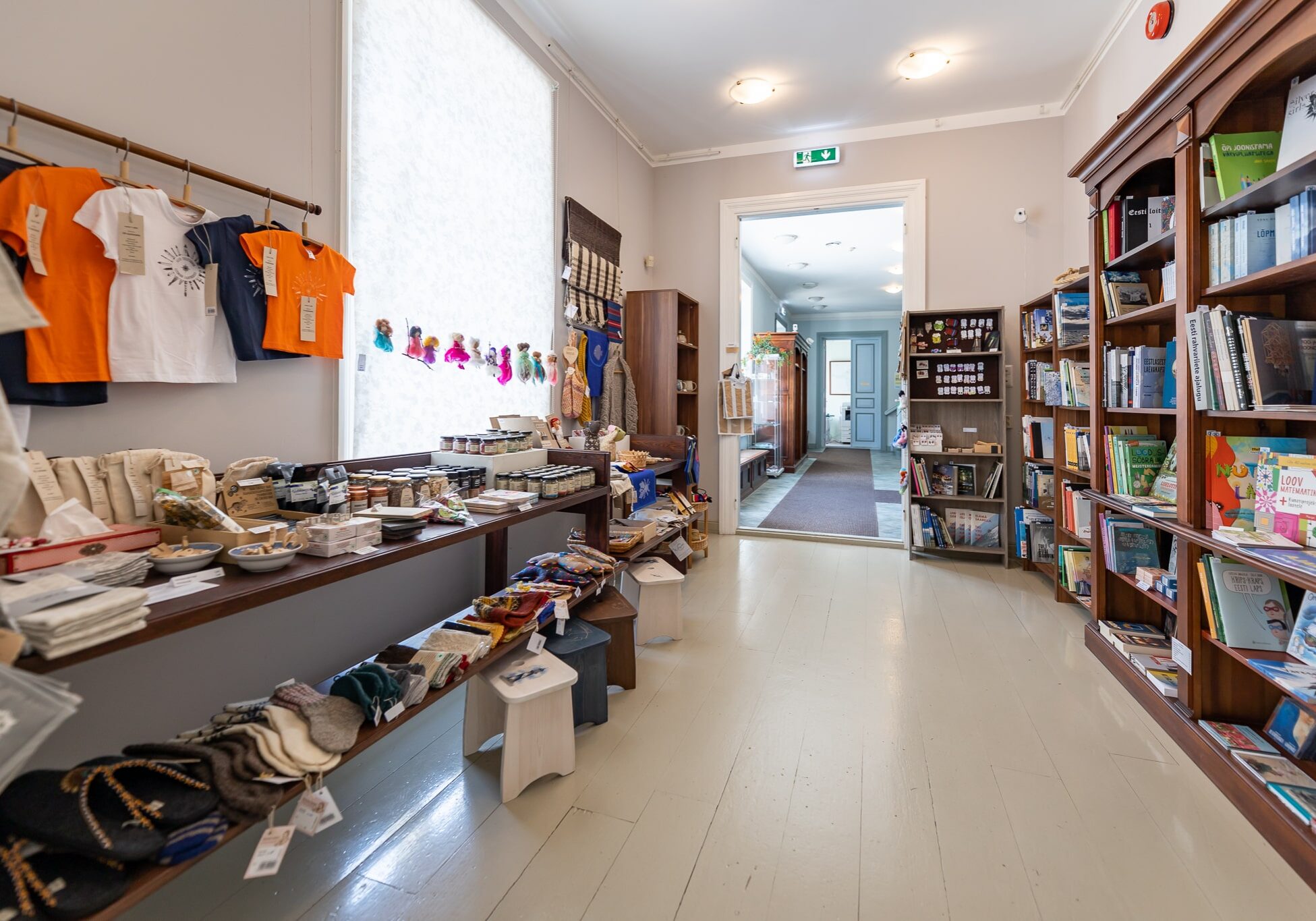 Pikk Maja_Hiiumaa Muuseum_meenepood_2022-min Pikk Maja_Hiiumaa Muuseum_meenepood_2022-min